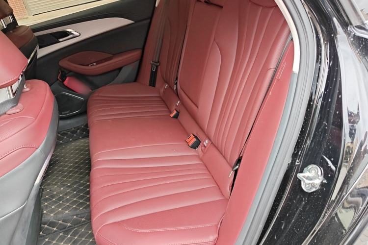 Used Hongqi H5 2025 2.0T Automatic Flag Edition – 500 000 Units Commemorative Version Left Rear Seat