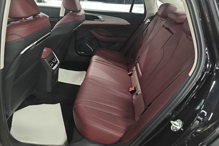 Used Hongqi H5 2025 2.0T Automatic Flag Edition – 500 000 Units Commemorative Version Left Rear Seat