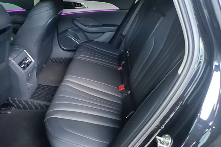 Used Hongqi H5 2025 1.5T DCT Qiyun 500 000th Unit Commemorative Edition Left Rear Seat