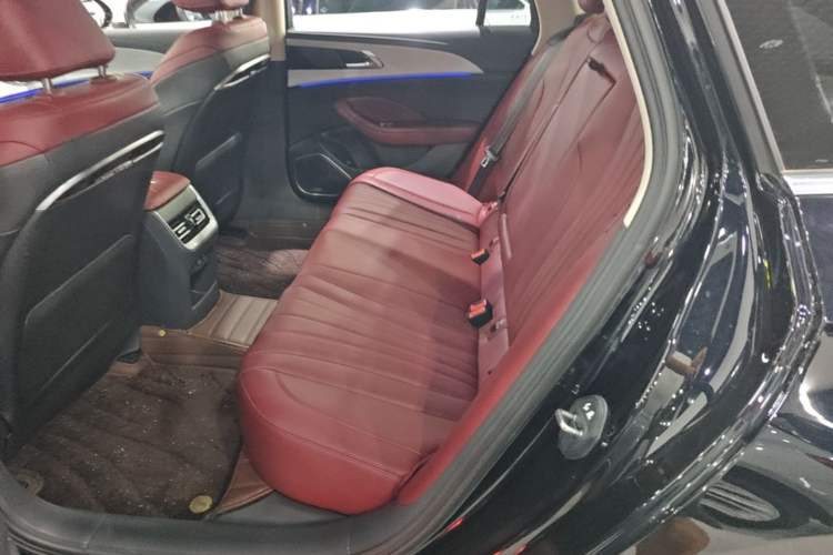 Used Hongqi H5 2025 2.0T Automatic Flag Edition – 500 000 Units Commemorative Version Left Rear Seat