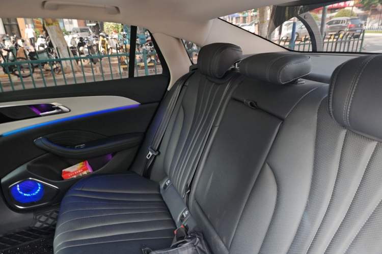 Used Hongqi H5 2025 1.5T DCT Qiyun 500 000th Unit Commemorative Edition Left Rear Seat