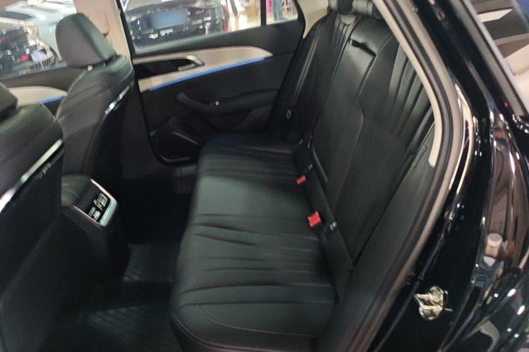 Used Hongqi H5 2025 2.0T Automatic Flag Edition – 500 000 Units Commemorative Version Left Rear Seat