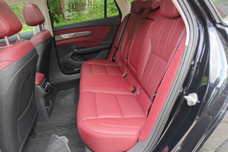 Used Hongqi H5 2025 2.0T Automatic Flag Edition – 500 000 Units Commemorative Version Left Rear Seat