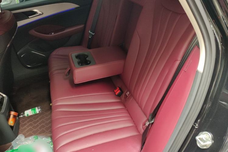 Used Hongqi H5 2025 2.0T Automatic Flag Edition – 500 000 Units Commemorative Version Left Rear Seat