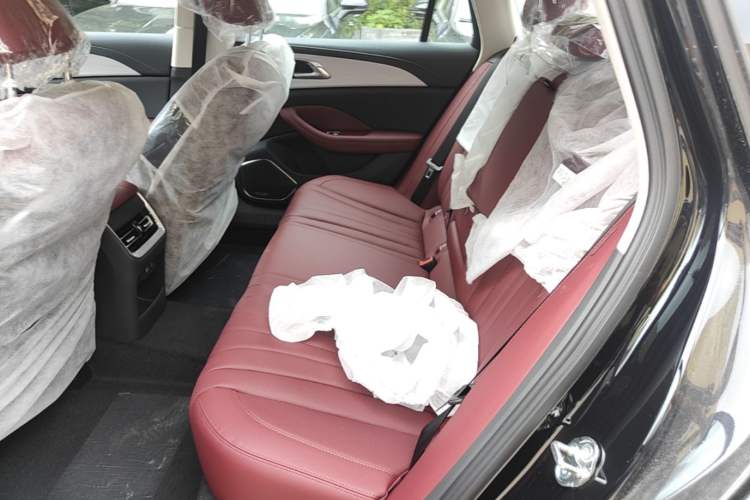 Used Hongqi H5 2025 2.0T Automatic Flagship 500 000th Unit Anniversary Edition Left Rear Seat