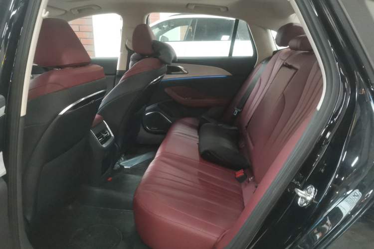 Used Hongqi H5 2025 2.0T Automatic Flag Edition – 500 000 Units Commemorative Version Left Rear Seat