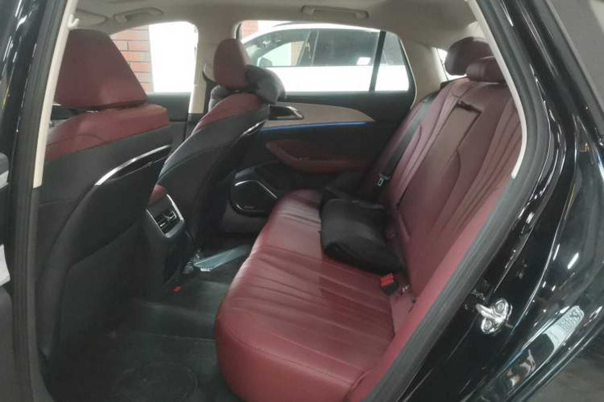 Used Hongqi H5 2025 2.0T Automatic Flag Edition – 500 000 Units Commemorative Version Left Rear Seat