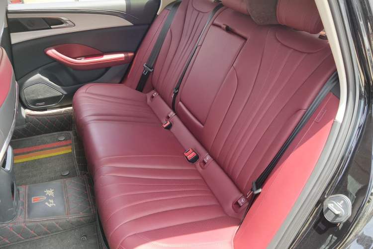 Used Hongqi H5 2025 2.0T Automatic Flag Edition – 500 000 Units Commemorative Version Left Rear Seat