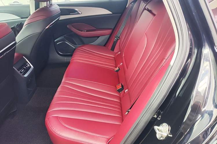 Used Hongqi H5 2025 2.0T Automatic Flag Edition – 500 000 Units Commemorative Version Left Rear Seat
