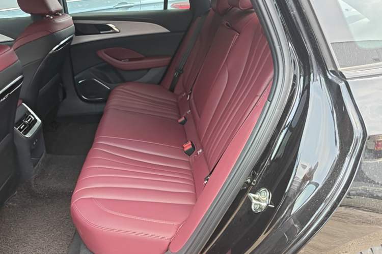 Used Hongqi H5 2025 2.0T Automatic Xuan Ying Edition Left Rear Seat
