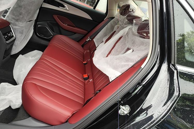 Used Hongqi H5 2025 2.0T Automatic Flag Edition – 500 000 Units Commemorative Version Left Rear Seat