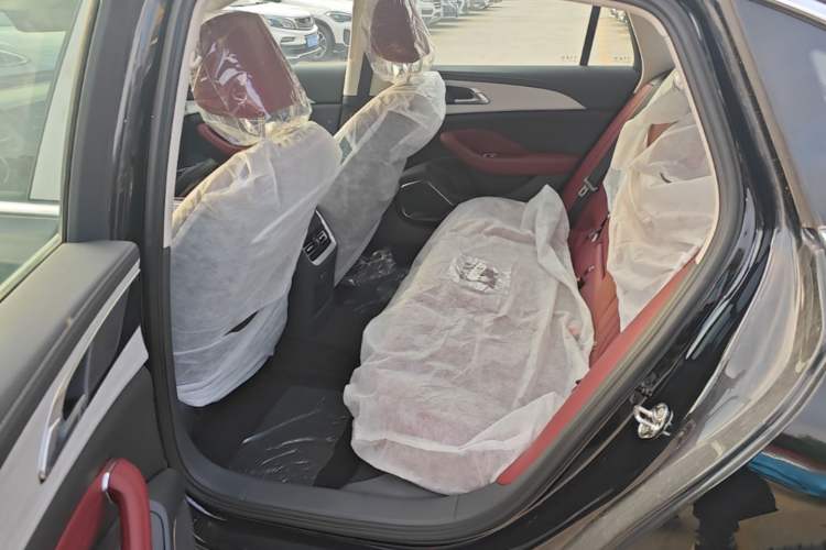 Used Hongqi H5 2025 2.0T Automatic Flag Edition – 500 000 Units Commemorative Version Left Rear Seat