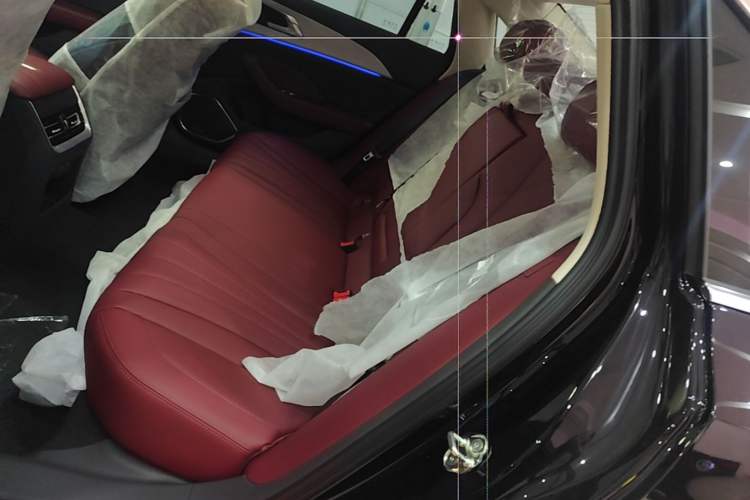 Used Hongqi H5 2025 2.0T Automatic Flag Edition – 500 000 Units Commemorative Version Left Rear Seat