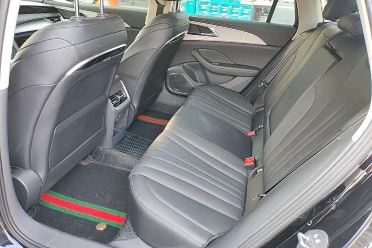 Used Hongqi H5 2025 2.0T Automatic Flag Edition – 500 000 Units Commemorative Version Left Rear Seat