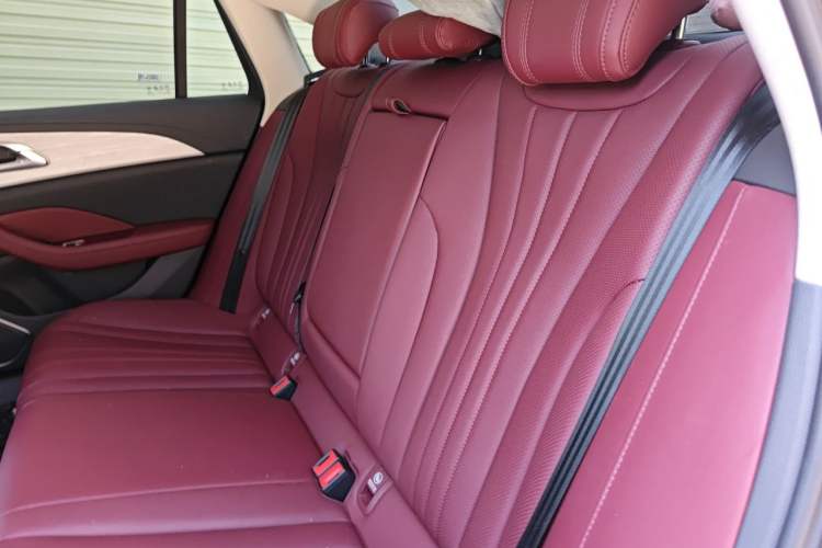Used Hongqi H5 2025 1.5T DCT Qiyun 500 000th Unit Commemorative Edition Left Rear Seat