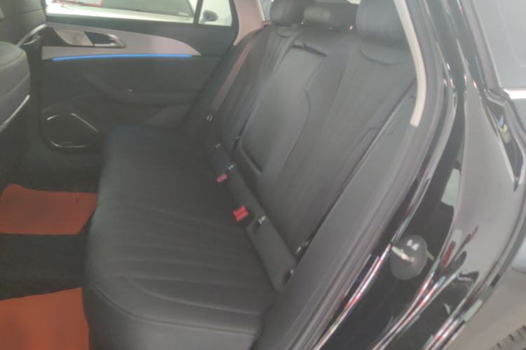 Used Hongqi H5 2025 2.0T Automatic Flag Edition – 500 000 Units Commemorative Version Left Rear Seat