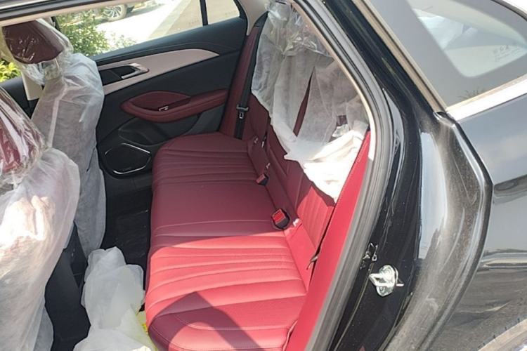 Used Hongqi H5 2025 2.0T Automatic Flag Edition – 500 000 Units Commemorative Version Left Rear Seat