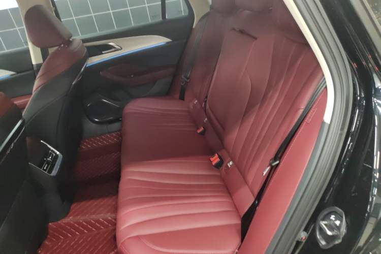 Used Hongqi H5 2025 2.0T Automatic Flag Edition – 500 000 Units Commemorative Version Left Rear Seat