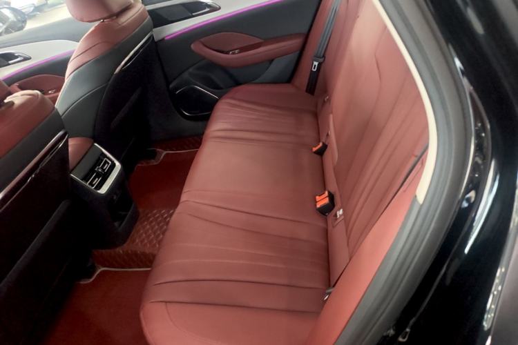 Used Hongqi H5 2025 2.0T Automatic Flag Edition – 500 000 Units Commemorative Version Left Rear Seat