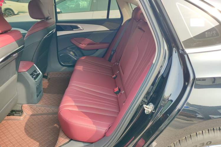 Used Hongqi H5 2025 2.0T Automatic Flag Edition – 500 000 Units Commemorative Version Left Rear Seat