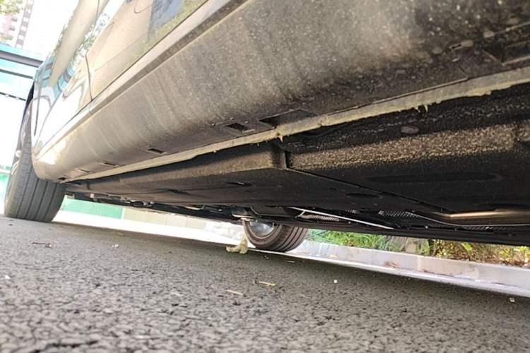 Used Hongqi H5 2025 2.0T Automatic Xuan Ying Edition Left Side Sill