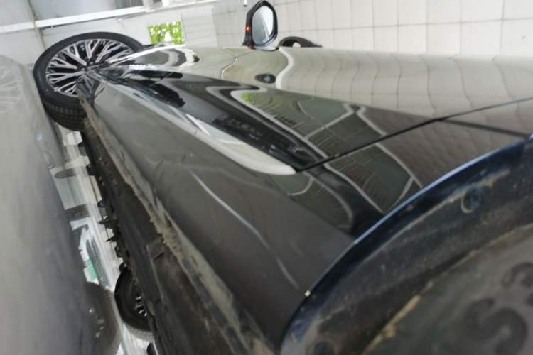 Used Hongqi H5 2025 2.0T Automatic Flag Edition – 500 000 Units Commemorative Version Left Side Sill