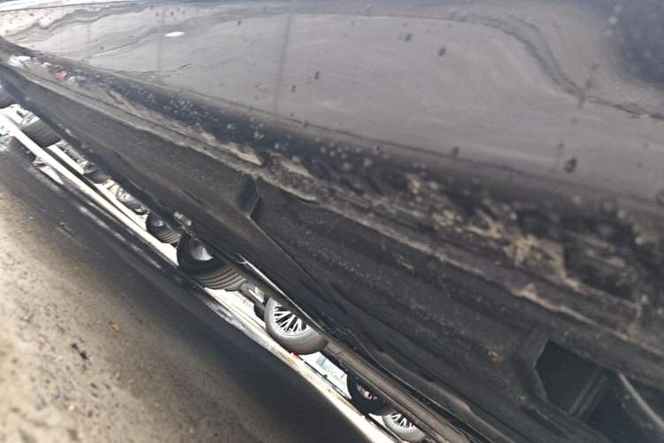Used Hongqi H5 2025 2.0T Automatic Flag Edition – 500 000 Units Commemorative Version Left Side Sill