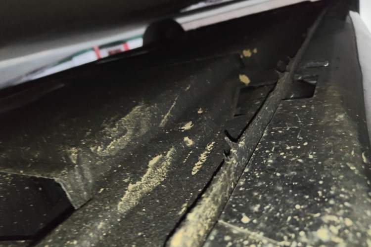 Used Hongqi H5 2025 2.0T Automatic Flag Edition – 500 000 Units Commemorative Version Left Side Sill