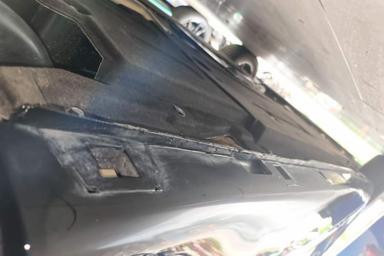 Used Hongqi H5 2025 1.5T DCT Qiyun 500 000th Unit Commemorative Edition Left Side Sill