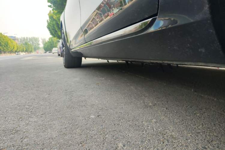 Used Hongqi H5 2025 1.5T DCT Xuan Ying Edition Left Side Sill