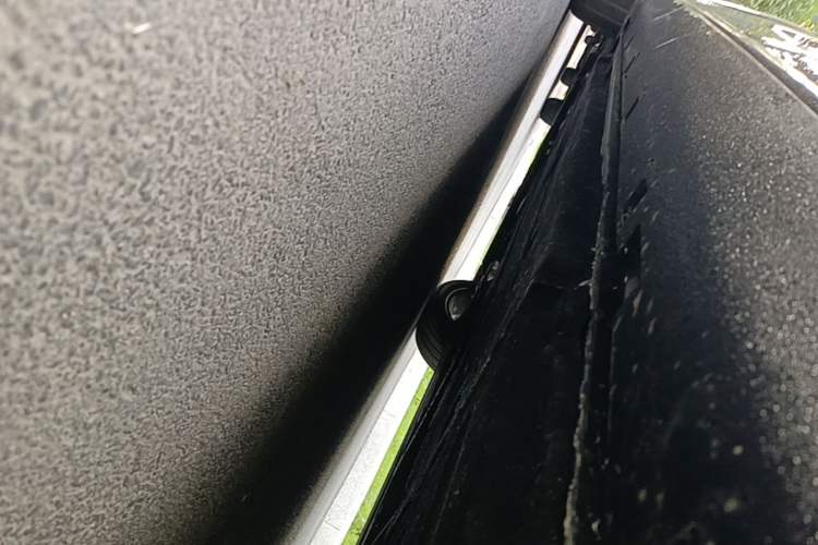 Used Hongqi H5 2025 Model 2.0T Automatic Xuan Ying 2 Million Units Commemorative Edition Left Side Sill