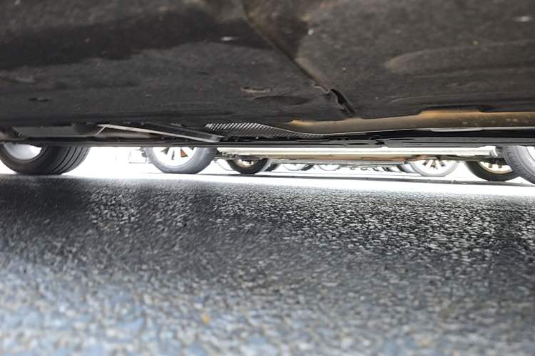 Used Hongqi H5 2025 1.5T DCT Xuan Ying Edition Left Side Sill