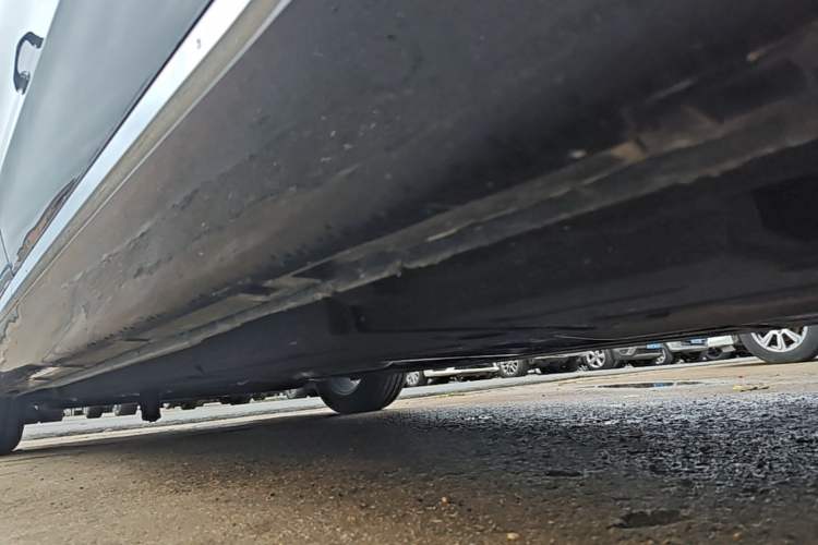 Used Hongqi H5 2025 1.5T DCT Qiyun 500 000th Unit Commemorative Edition Left Side Sill