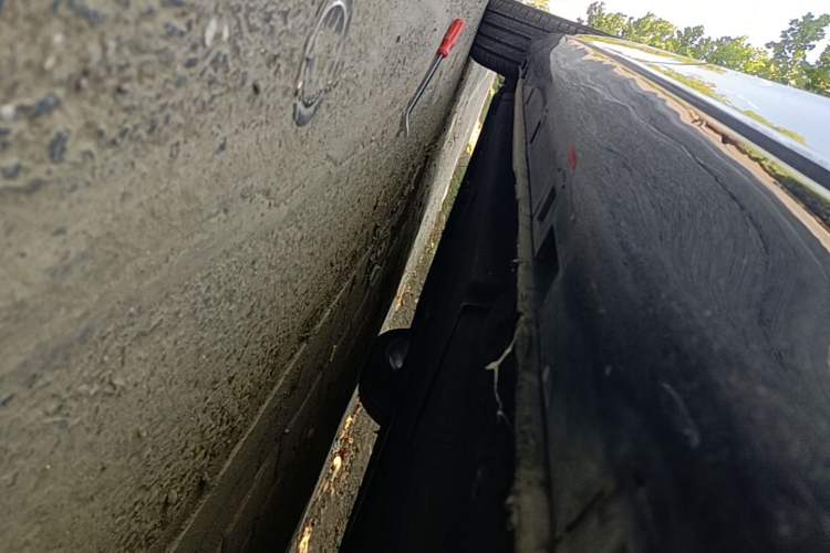 Used Hongqi H5 2025 2.0T Automatic Xuan Ying Edition Left Side Sill