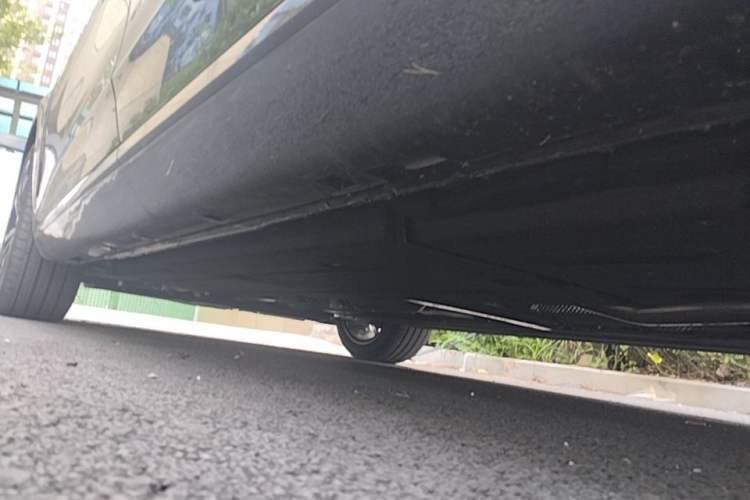Used Hongqi H5 2025 2.0T Automatic Xuan Ying Edition Left Side Sill