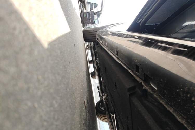 Used Hongqi H5 2025 1.5T DCT Qiyun 500 000th Unit Commemorative Edition Left Side Sill