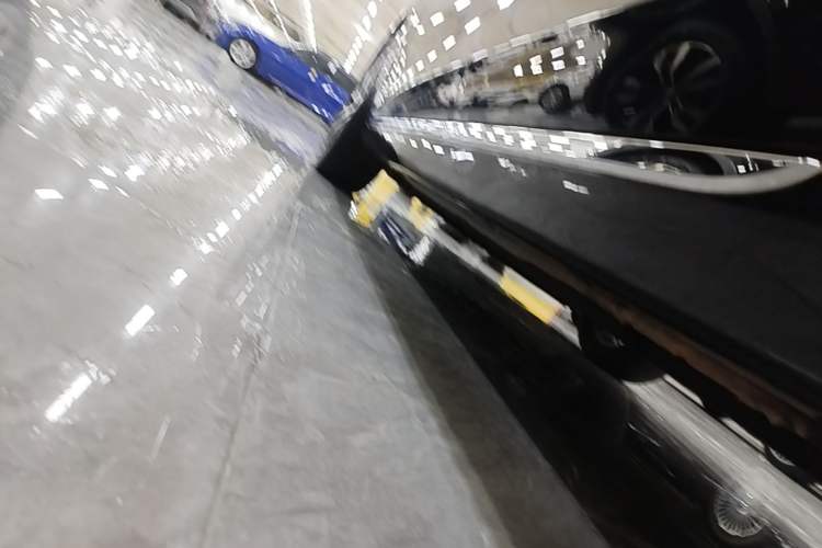 Used Hongqi H5 2025 2.0T Automatic Flag Edition – 500 000 Units Commemorative Version Left Side Sill