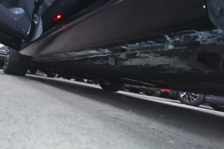 Used Hongqi H5 2025 1.5T DCT Xuan Ying Edition Left Side Sill