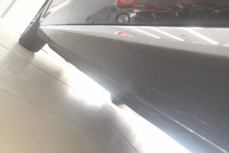 Used Hongqi H5 2025 2.0T Automatic Flag Edition – 500 000 Units Commemorative Version Left Side Sill