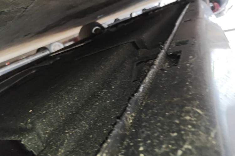 Used Hongqi H5 2025 2.0T Automatic Flagship 500 000th Unit Anniversary Edition Left Side Sill