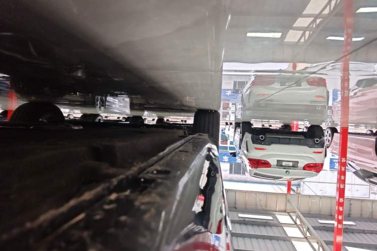 Used Hongqi H5 2025 2.0T Automatic Flag Edition – 500 000 Units Commemorative Version Left Side Sill