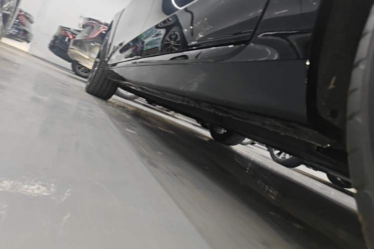 Used Hongqi H5 2025 2.0T Automatic Xuan Ying Edition Left Side Sill