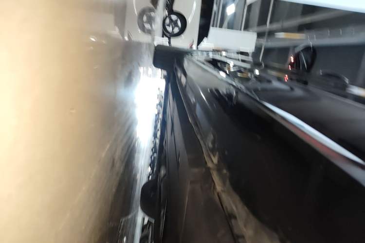 Used Hongqi H5 2025 2.0T Automatic Flag Edition – 500 000 Units Commemorative Version Left Side Sill