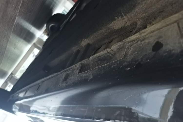 Used Hongqi H5 2025 2.0T Automatic Xuan Ying Edition Left Side Sill