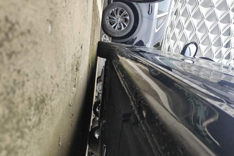 Used Hongqi H5 2025 1.5T DCT Xuan Ying Edition Left Side Sill