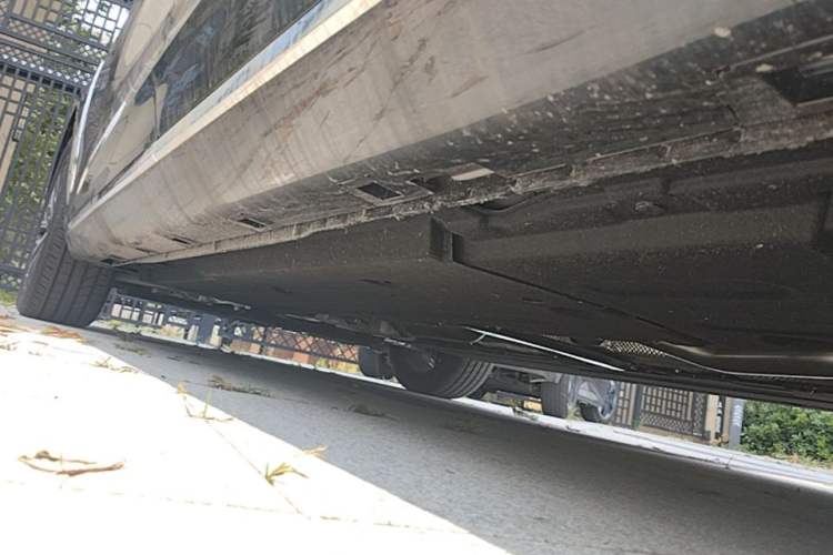 Used Hongqi H5 2025 2.0T Automatic Flag Edition – 500 000 Units Commemorative Version Left Side Sill