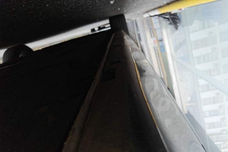 Used Hongqi H5 2025 2.0T Automatic Flag Edition – 500 000 Units Commemorative Version Left Side Sill