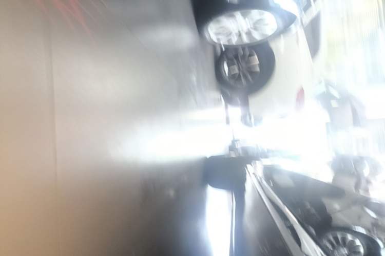 Used Hongqi H5 2025 2.0T Automatic Flag Edition – 500 000 Units Commemorative Version Left Side Sill