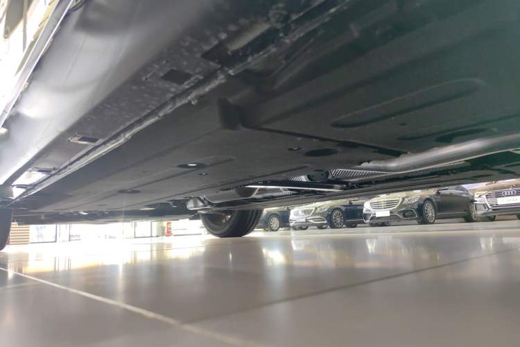 Used Hongqi H5 2025 1.5T DCT Xuan Ying Edition Left Side Sill