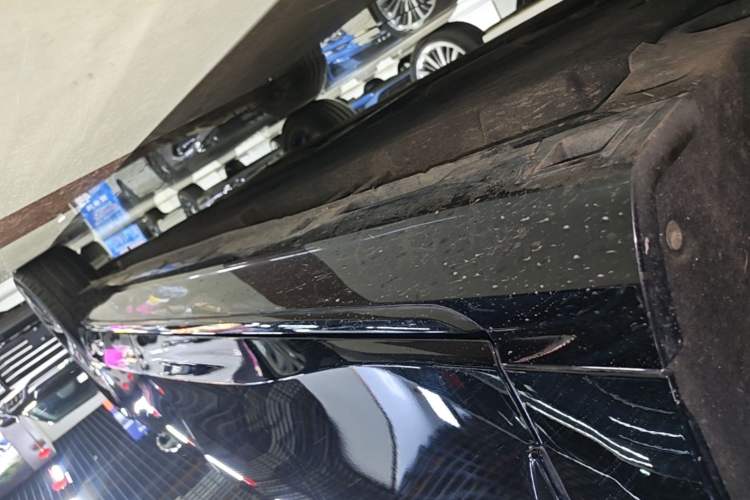 Used Hongqi H5 2025 2.0T Automatic Xuan Ying Edition Left Side Sill
